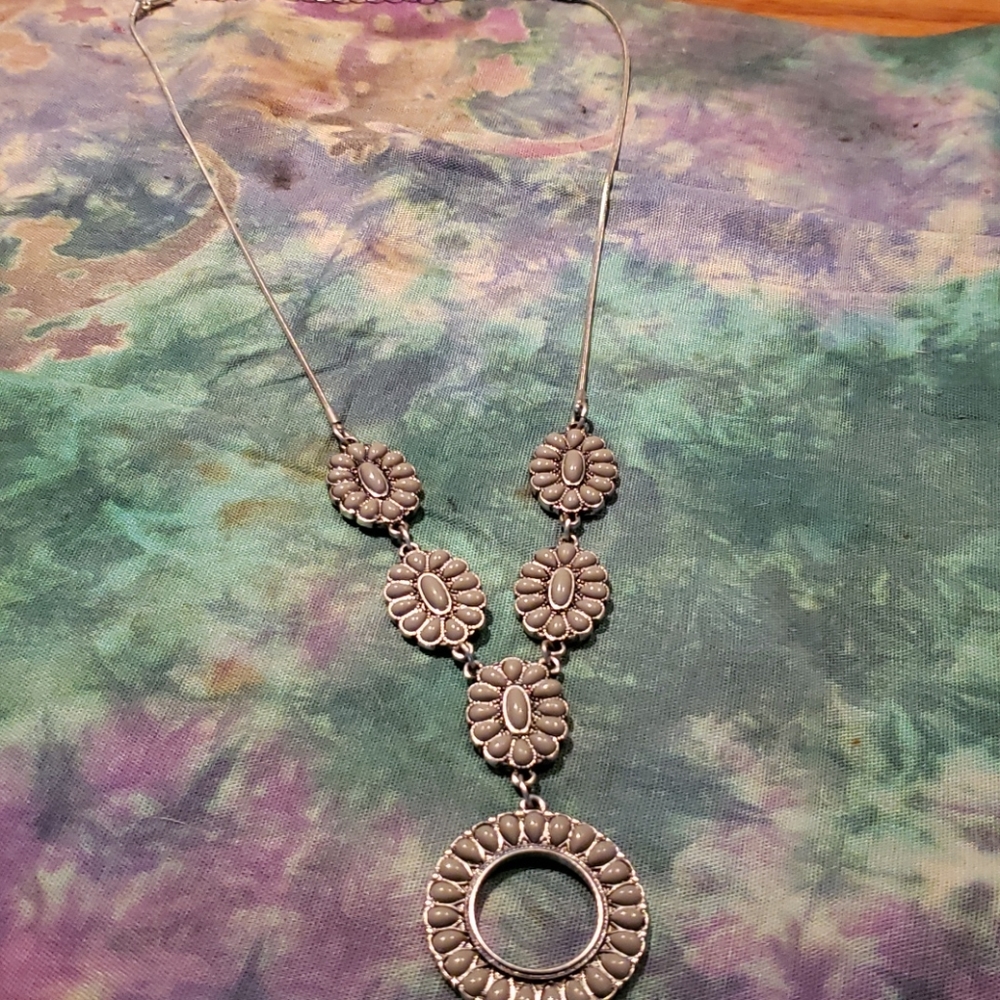 Necklace, almost new condition!
